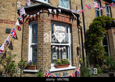 Windsor, Regno Unito. 15 Maggio, 2018. Un segno nella finestra di una casa di indirizzare i visitatori per la processione del percorso di sabato le nozze tra il principe Harry e Meghan Markle. Credito: Mark Kerrison/Alamy Live News Foto Stock