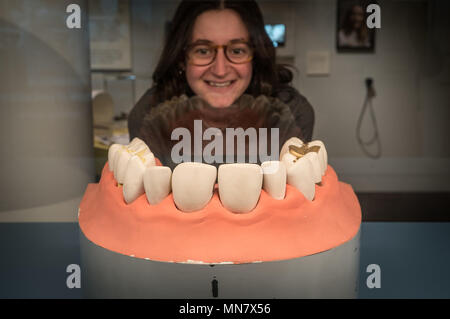 Londra, Regno Unito. 15 Maggio, 2018. Una mostra da "denti", una nuova mostra presso il Wellcome Collection di Londra, con oltre 150 oggetti e apertura il 17 maggio. Foto Data: martedì, 15 maggio 2018. Credito: Roger Garfield/Alamy Live News Foto Stock