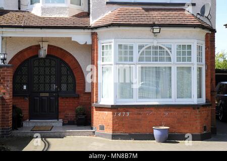 Pic mostra: ultima casa in pietra abrasiva nel nord di Londra del defunto star televisiva Dale Winton. Quattro settimane dopo la sua morte ome è vuoto con Winton la Range Rover Foto Stock