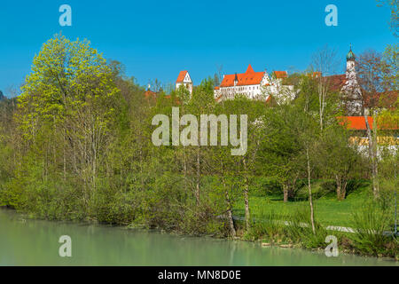 Alta Palace e Saint Mang monastero a Füssen sul fiume Lech, Baviera, Germania Foto Stock