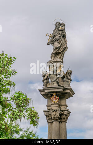 Statua di Giuseppe e di Gesù a Praga Foto Stock