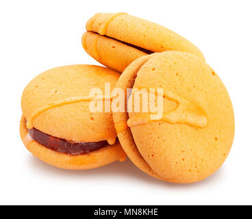 Orange macarons cookies percorso isolato Foto Stock