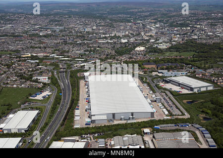 Vista aerea di M&S Centro di distribuzione, Bradford, West Yorkshire Foto Stock