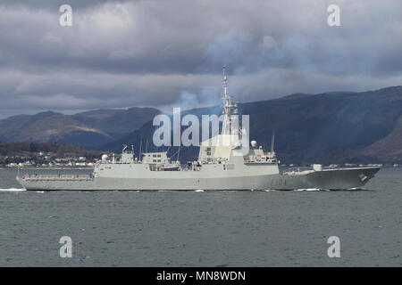 SPS Mendez Nunez (F104), un Alvaro de Bazan-class frigate azionato dalla marina spagnola, passando Gourock sul suo arrivo per esercitare congiuntamente il guerriero 18-1 Foto Stock