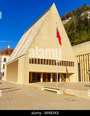 Vaduz, Liechtenstein - 19 Ottobre 2017: moderno edificio del parlamento - Landtag del Principato Foto Stock