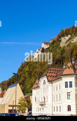 Vaduz, Liechtenstein - 19 Ottobre 2017: moderno edificio del parlamento - Landtag del Principato Foto Stock