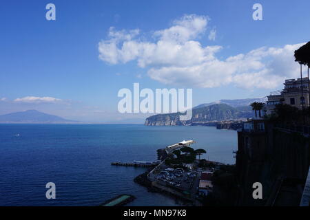 Vista del Monte Vesuvio, dall albergo di Sorrento, Italia Foto Stock