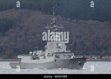 SPS Alvaro de Bazan (F101), un Alvaro de Bazan-class frigate azionato dalla marina spagnola, passando Gourock in arrivo per esercitare congiuntamente il guerriero 18-1 Foto Stock