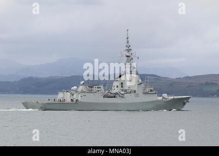 SPS Alvaro de Bazan (F101), un Alvaro de Bazan-class frigate azionato dalla marina spagnola, passando Gourock in arrivo per esercitare congiuntamente il guerriero 18-1 Foto Stock