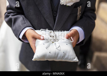 Gli anelli di nozze, Wedding Bands, matrimoni anello, wedding band, Wedding, anello, banda, bande, anelli, giorno di nozze, miglior uomo, uomo migliore azienda gli anelli di nozze, Foto Stock