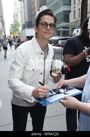 New York, NY, STATI UNITI D'AMERICA. 15 Maggio, 2018. Matt Bomer appare sulla Today Show per promuovere il suo Broadway giocare con i ragazzi della band fuori e circa per celebrità Candids - MER, New York, NY Maggio 15, 2018. Credito: Derek Storm/Everett raccolta/Alamy Live News Foto Stock