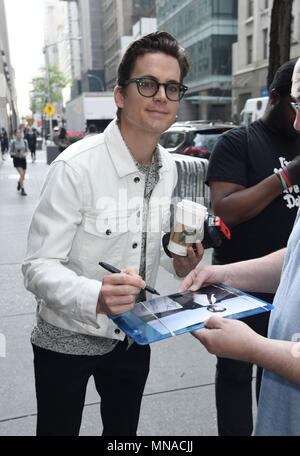 New York, NY, STATI UNITI D'AMERICA. 15 Maggio, 2018. Matt Bomer appare sulla Today Show per promuovere il suo Broadway giocare con i ragazzi della band fuori e circa per celebrità Candids - MER, New York, NY Maggio 15, 2018. Credito: Derek Storm/Everett raccolta/Alamy Live News Foto Stock