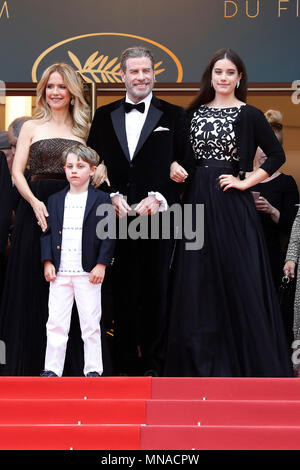 Cannes, Francia. Il 15 maggio 2018. Cannes, Francia. Il 15 maggio 2018. Kelly Preston (L) e John Travolta di "Gotti' posano con i loro figli Ella Bleu Travolta (R) e Benjamin Travolta a lavorare presso la solista: 'una Star Wars Storia' premiere durante la settantunesima Cannes Film Festival presso il Palais des Festivals il 15 maggio 2018 a Cannes, Francia. Credito: Giovanni Rasimus/Media punzone ***Francia, Svezia, Norvegia, DENARK, Finlandia, STATI UNITI D'AMERICA, REPUBBLICA CECA, SUD AMERICA SOLO CREDITO***: MediaPunch Inc/Alamy Live News Foto Stock