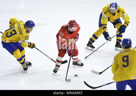 Kodan, Danimarca. 15 Maggio, 2018. L-R VIKTOR ARVIDSSON (SWE), NIKITA GUSEV (RUS), ADAM LARSSON e ADRIAN KEMPE (entrambi SWE) in azione durante i Campionati Mondiali di hockey su ghiaccio match Russia vs Svezia, a Copenhagen, in Danimarca, il 15 maggio 2018. Credito: Ondrej Deml/CTK foto/Alamy Live News Foto Stock