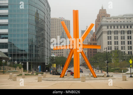 La scultura chiamata di Marco di Suvero nel parco o'Donnell Milwaukee, Wisconsin Foto Stock