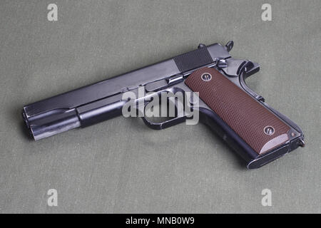 Backgrbackground con governo colt m1911sound con governo colt m1911 Foto Stock