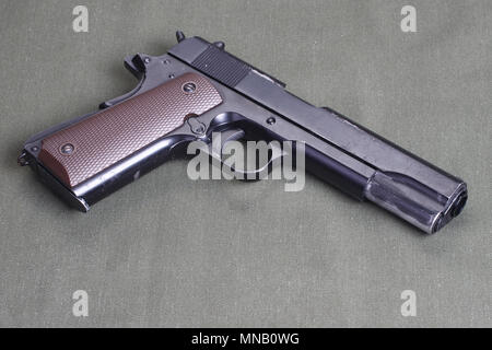 Backgrbackground con governo colt m1911sound con governo colt m1911 Foto Stock