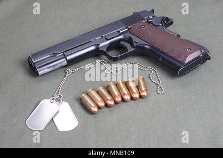 Backgrbackground con governo colt m1911sound con governo colt m1911 Foto Stock