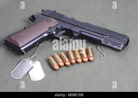 Backgrbackground con governo colt m1911sound con governo colt m1911 Foto Stock