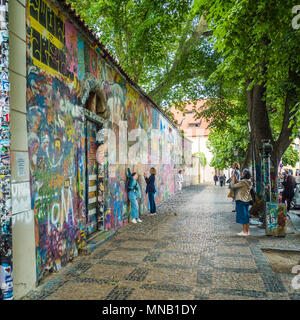 Il Lennon parete o muro di John Lennon, Praga, Repubblica Ceca Foto Stock