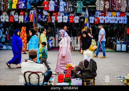 Le bancarelle del mercato in piazza Jemaa El Fnaa, Marrakech: , Marocco Foto Stock