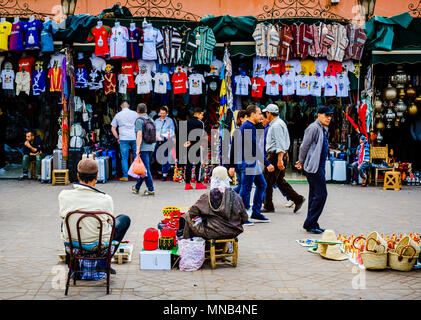 Le bancarelle del mercato in piazza Jemaa El Fnaa, Marrakech: , Marocco Foto Stock