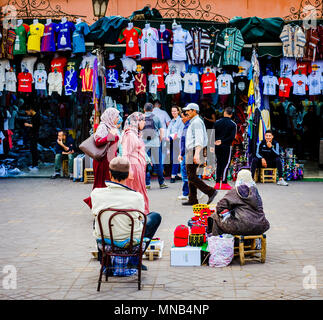 Le bancarelle del mercato in piazza Jemaa El Fnaa, Marrakech: , Marocco Foto Stock