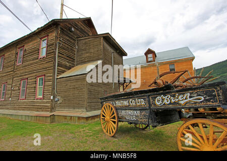 DAWSON CITY, Yukon, Canada, 24 giugno 2014: la storica O'Brien Industria della birra e del malto Company, noto anche come il Klondike Brewery o Klondike birra, storico sito di produzione a Dawson City il 24 giugno 2014, Canada Foto Stock