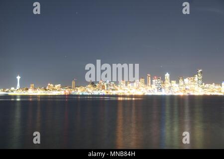 Di notte la città di Seattle scape Foto Stock