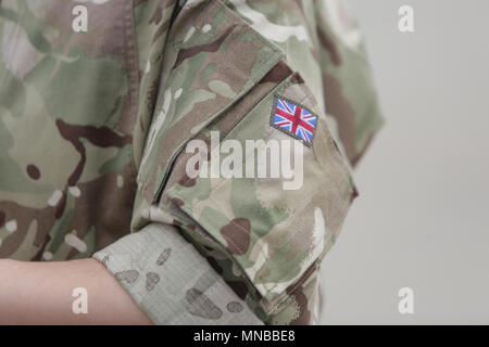 Bandiera britannica su un Royal Air Force soldier uniforme Foto Stock
