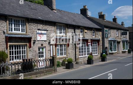 La strada principale di Castleton, Derbyshire Foto Stock