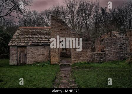 Edifici Abandonded nel villaggio fantasma di Tyneham nel Dorset, Regno Unito Foto Stock