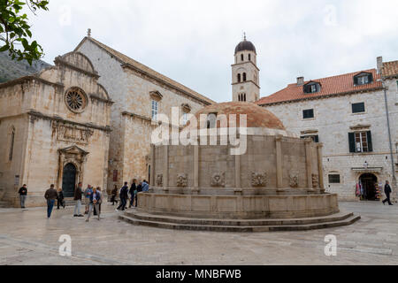 La Grande Onofrio la fontana all'interno delle mura della Città Vecchia di Dubrovnik, Croazia. Foto Stock