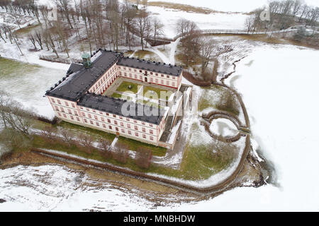 Vista aerea durante la stagione invernale del Palazzo di Tullgarn nella provincia svedese di Sodermanland. Foto Stock