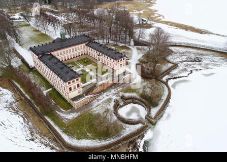 Vista aerea durante la stagione invernale del Palazzo di Tullgarn nella provincia svedese di Sodermanland. Foto Stock