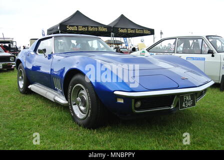 Un 1968 Chevrolet Corvette parcheggiata sul display alla Riviera Classic Car Show, Paignton, Devon, Inghilterra, Regno Unito. Foto Stock