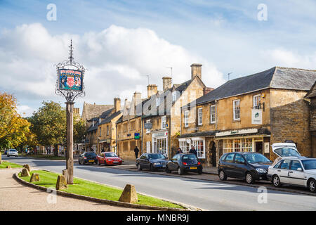 Nome segno di Lygon Arms, un famoso hotel a Broadway, un tradizionale grazioso villaggio Costwold in Worcestershire Cotswold, sud-ovest Inghilterra Foto Stock