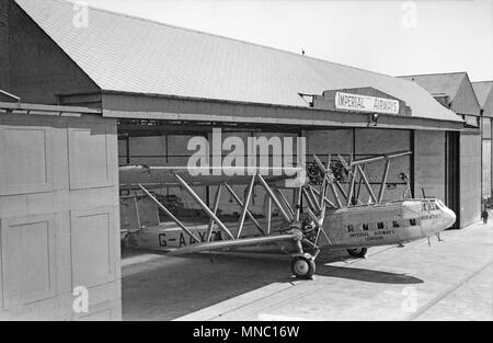 Handley Page HP.42 G-AAXD, 'Orazio', nell'Imperial Airways hangar a Croydon aeroporto vicino a Londra negli anni trenta. Foto Stock