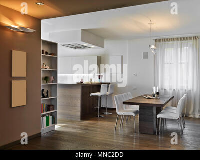 Scatti di interni di un moderno appartamento in primo piano il tavolo da pranzo in legno e il suo tessuto sedie sullo sfondo Foto Stock