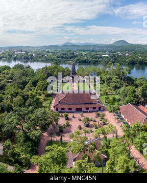 Thien Mu Pagoda, tonalità, Vietnam, ad alto angolo di visione Foto Stock