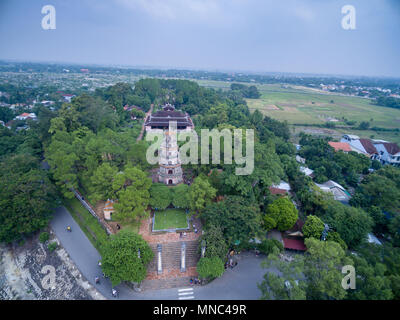 Thien Mu Pagoda, tonalità, Vietnam, ad alto angolo di visione Foto Stock