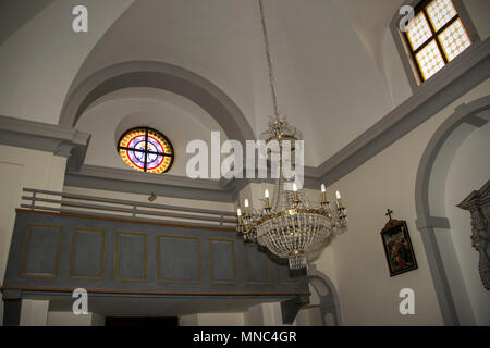 Istria centrale, Croazia, Aprile 2018 - Interno della chiesa parrocchiale di Maria Assunta (XIX secolo) in una piccola cittadina medievale di ronzio Foto Stock