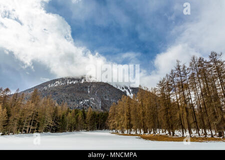 In inverno il paesaggio di montagna con neve, nei pressi di Innsbruck, in Tirolo, Austria Foto Stock