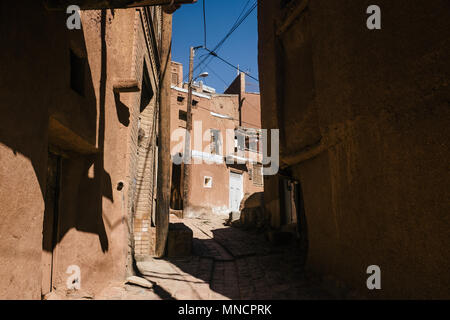 Abyaneh, Iran - 13 Ottobre 2017: vecchi edifici del villaggio. Foto Stock