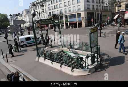 Parigi Metro art deco segno, siti turistici di Parigi, Parigi, Francia, 15 maggio 2018, Foto di Richard Goldschmidt Foto Stock