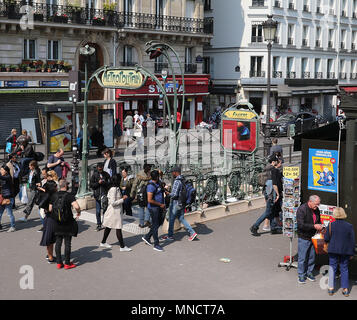 Parigi Metro art deco segno, siti turistici di Parigi, Parigi, Francia, 15 maggio 2018, Foto di Richard Goldschmidt Foto Stock