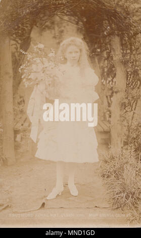 L'annata 1906 Fotografia di Miss Sylvia Gidman, Knutsford Royal May Queen, Cheshire, Inghilterra, Regno Unito Foto Stock