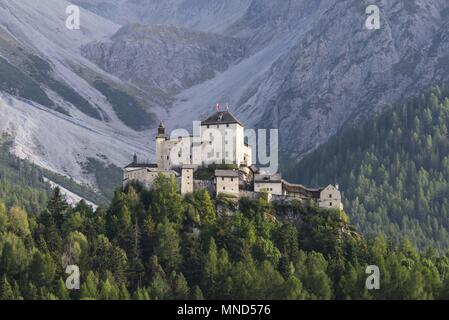 La Svizzera Castello Tarasp Agosto 2017 | Utilizzo di tutto il mondo Foto Stock