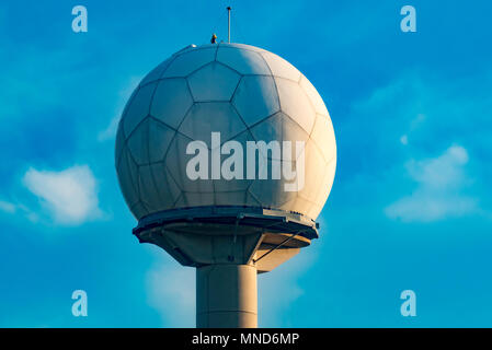 Il Doppler o weather radar all'Aeroporto di Sydney in Australia Foto Stock