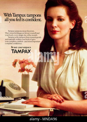 Anni ottanta originale vecchia vintage pubblicità pubblicità Tampax tamponi ladies prodotti sanitari annuncio nella rivista inglese circa 1980 Foto Stock